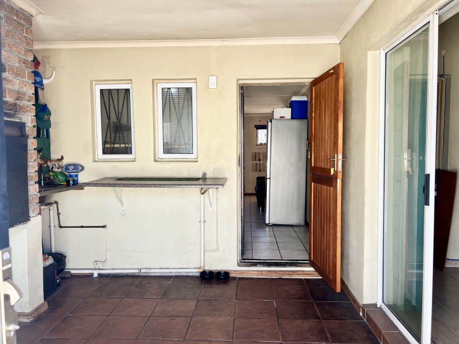 3 Bedroom Property for Sale in Ruyterwacht Western Cape